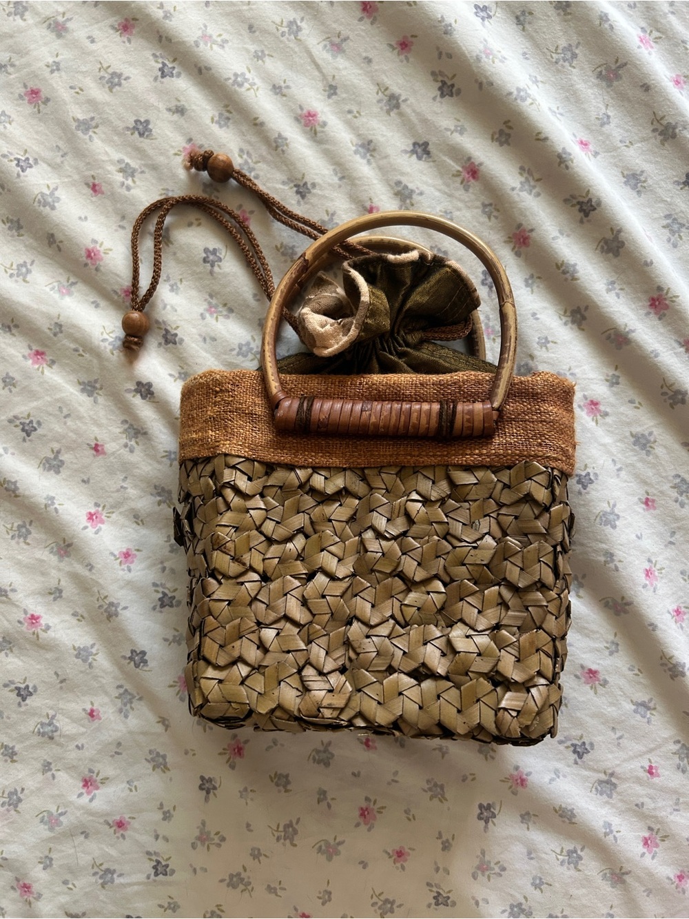 Straw bag with Drawstring and Floral Material on top to pull closed. Dainty - Picture 7 of 7